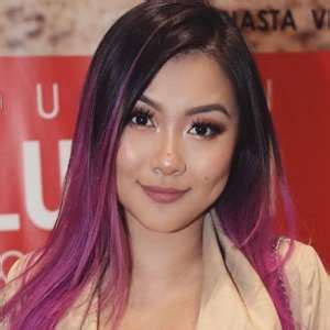 vicki li sexy|Vicki Li Biography, Wiki, Age, Height, Boyfriend & More